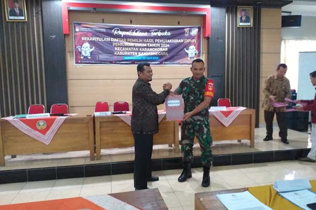 Mewakili Danramil Babinsa Hadiri Rapat Pleno Terbuka Rekapitulasi Daftar Pemilihan Hasil Pemutahiran (DPHP) Pemilu 2024