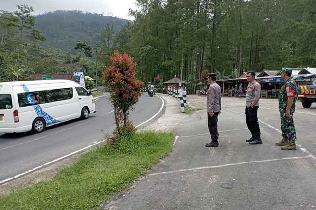 Yakinkan Wilayah binaan tetap Kondusif,Koramil Bersama Polsek Karangkobar laksanakan Patroli Wilayah