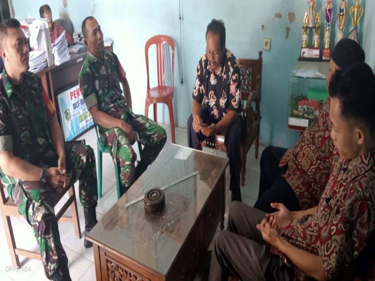 Silaturahmi Babinsa Koramil 04/Karangkobar Dengan Aparatur Pemerintah Desa Binaan