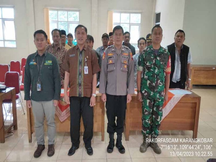 Babinsa Bersama Bhabinkamtibmas Karangkobar Hadiri Kegiatan Forum  Konsultasi Publik (FKP)