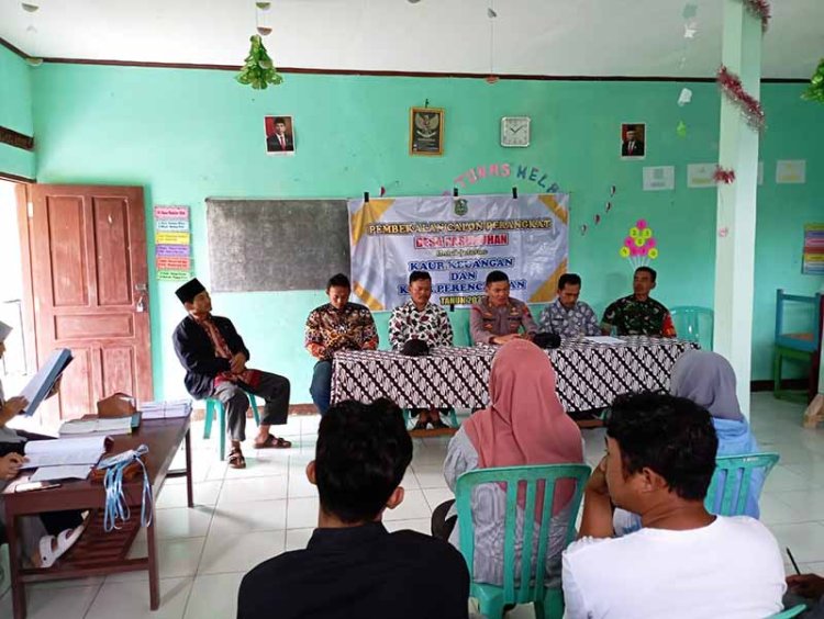 Babinsa Koramil 04/Karangkobar Hadiri Pembekalan Calon Perangkat Desa Pasuruhan