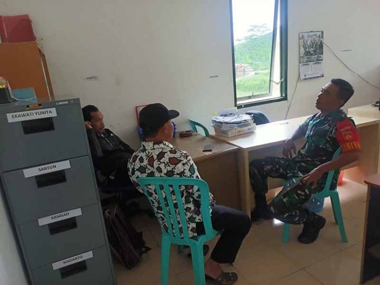 Silaturahmi Babinsa Sertu Yusrizal Dengan Aparatur Pemerintah Desa Pasuruhan