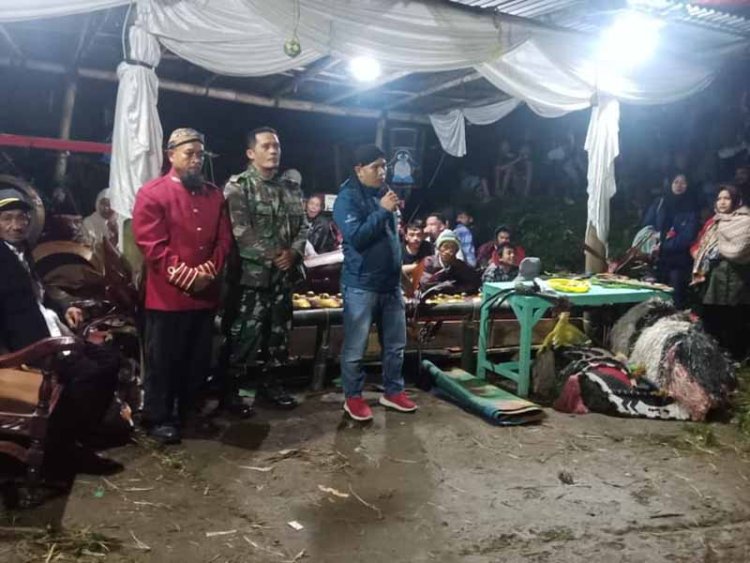 Patroli Wilayah Malam Hari Babinsa Koramil 04/Karangkobar Sambangi Pentas Seni Kuda Kepang