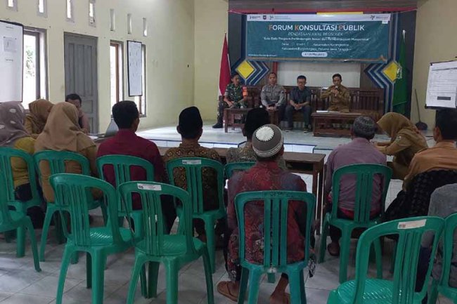 Babinsa Bersama Bhabinkamtibmas Hadiri Kegiatan Forum Konsultasi Publik Regsosek Desa Binaan