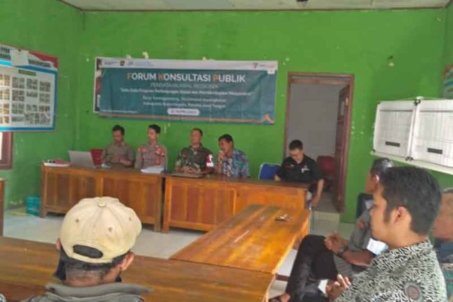 Babinsa Koramil 04 Karangkobar Dampingi Forum Konsultasi Publik Pendataan Awal Regsosek