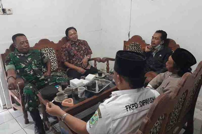 Sinegeritas Danramil Bersama Camat Karangkobar Jalin Silaturohmi Dengan Kades Binangun