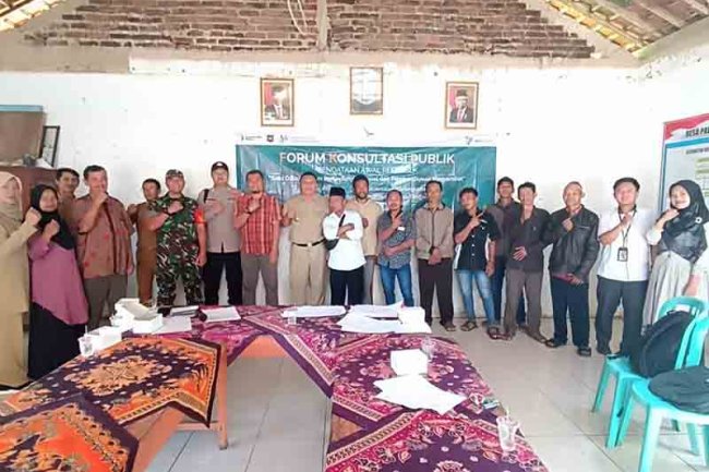 Babinsa Bersama Bhabinkamtibmas Karangkobar Hadiri Kegiatan Forum  Konsultasi Publik