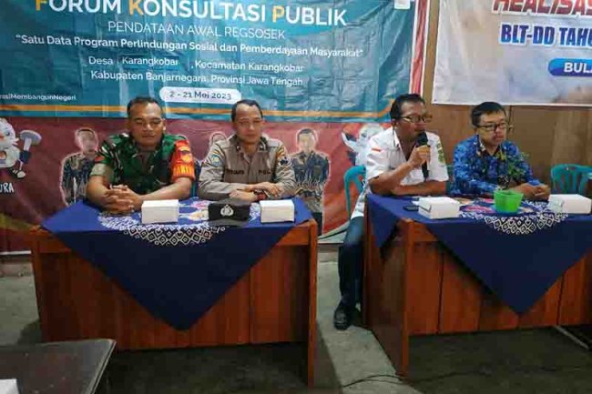 Babinsa Bersama Bhabinkamtibmas Karangkobar Dampingi Kegiatan Forum Konsultasi Publik