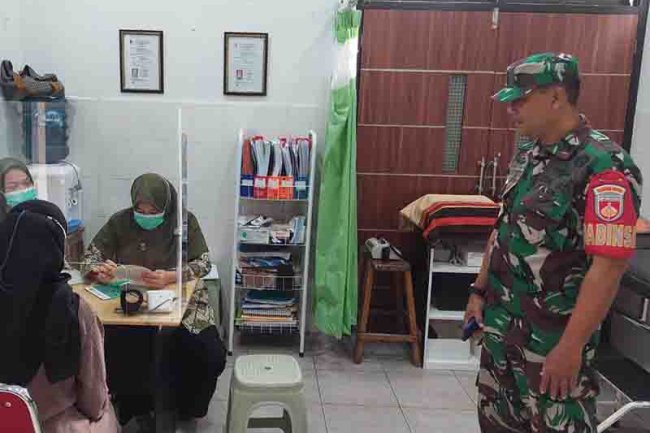 Serma Sujatnoto Dampingi Kegiatan KB Di UPTD Puskesmas Karangkobar  