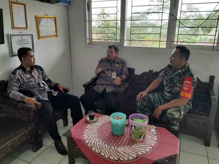 Babinsa Masuk sekolah,Giat Komsos Dengan Kepala Sekolah dan Guru SD Negeri 3 Binangun