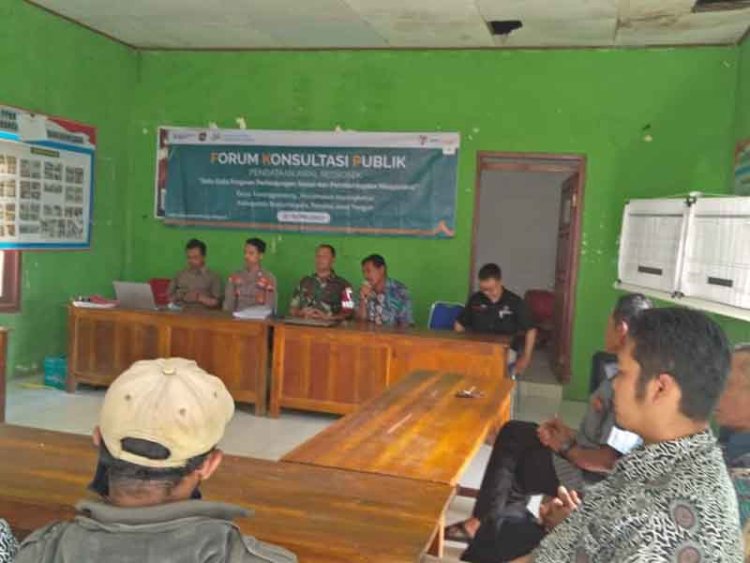 Babinsa Koramil 04 Karangkobar Dampingi Forum Konsultasi Publik Pendataan Awal Regsosek