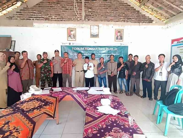 Babinsa Bersama Bhabinkamtibmas Karangkobar Hadiri Kegiatan Forum  Konsultasi Publik