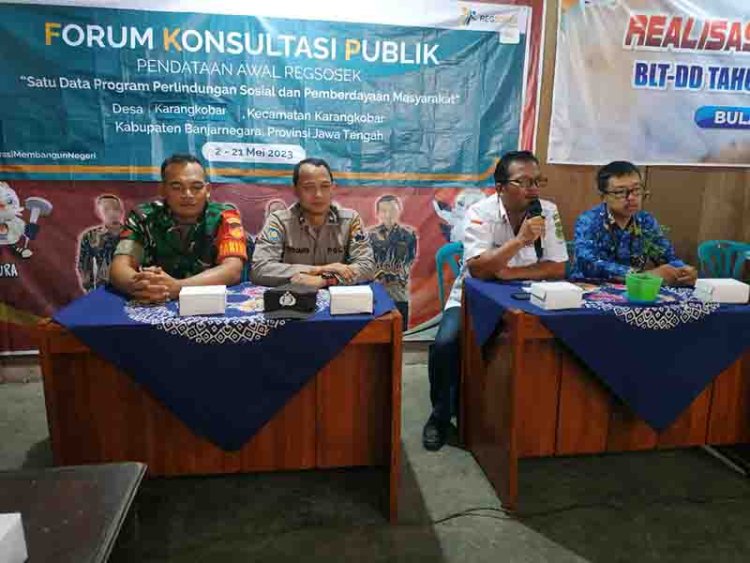 Babinsa Bersama Bhabinkamtibmas Karangkobar Dampingi Kegiatan Forum Konsultasi Publik