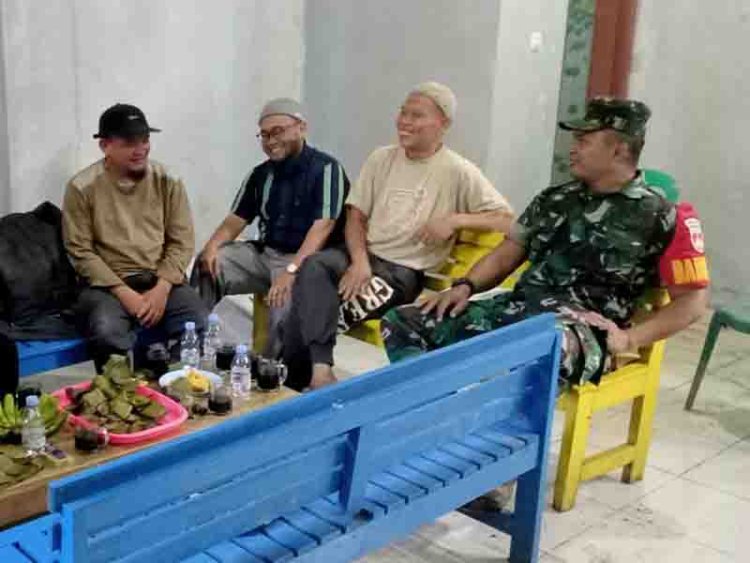 Pupuk Kebersamaan Babinsa Koramil 04/Karangkobar Komsos Dengan Tokoh Agama