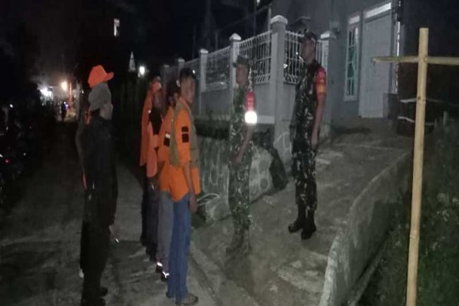 Babinsa Koramil 04/Karangkobar Giat Pengamanan Kesenian Tradisional Kuda Kepang