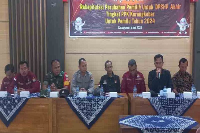 Sukseskan Pemilu 2024, Babinsa Koramil 04/Karangkobar Hadiri Rapat Pleno terbuka Rekapitulasi DPSHP