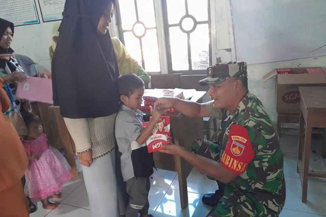 Cegah Stunting Babinsa Dampingi Posyandu Dan Pemberian Makanan Tambahan Bagi Balita