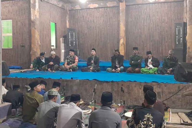 Babinsa Hadiri Pengajian Umum Dan Do'a Bersama Di Pondok Pesantren Nolo Jalatri