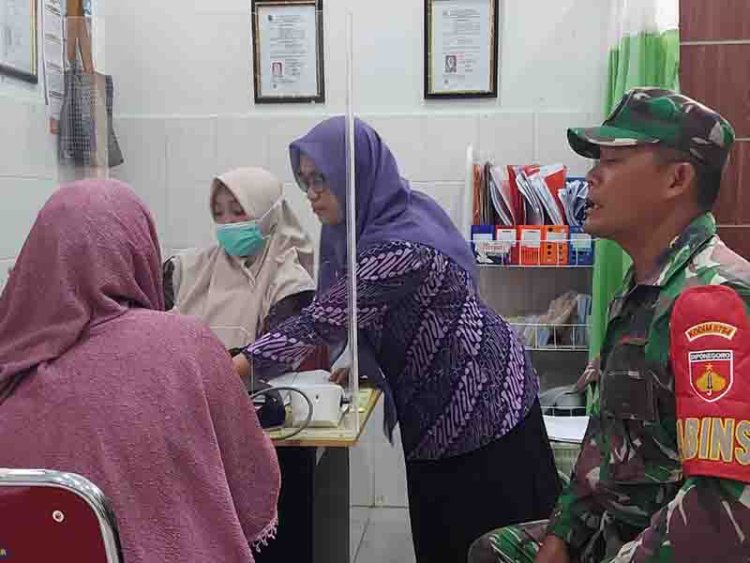 Dukung Program Pemerintah, Babinsa Dampingi Kegiatan Pelayanan KB di Banjarnegara  