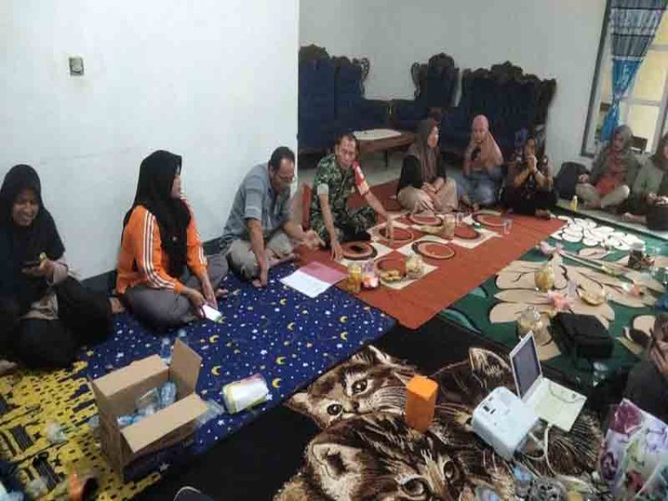 Babinsa Koramil 04/Karangkobar Dampingi Sosialisasi Kelompok Wanita Tani Mekar Sari Desa Ambal