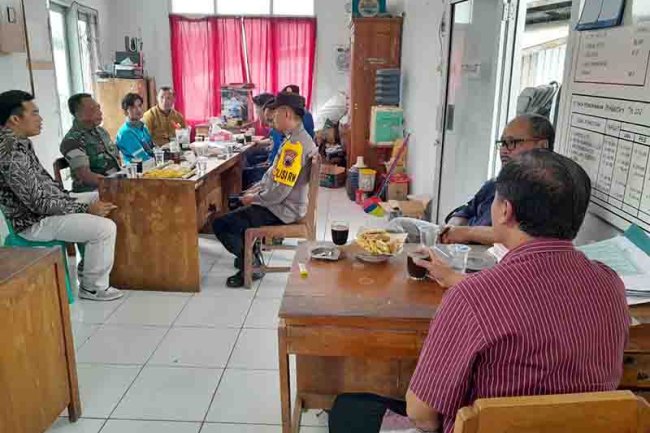 Danramil Bersama Forkopincam Melaksanakan Pemantauan Instalasi Listrik Pasar Tradisional Karangkobar