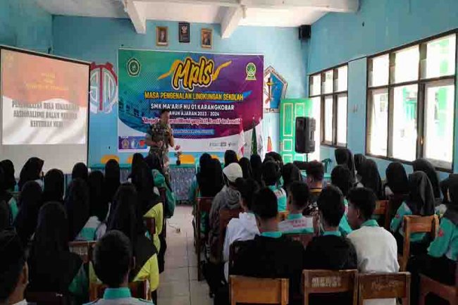 Menanamian Jiwa Bela Negara Serma Sujatnoto Berikan Materi Wasbang Di SMK Ma arif Karangkobar