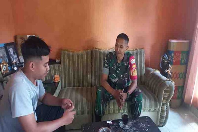 Komsos Dengan Ketua Karang Taruna Ini Bukti Wujud kepedulian Babinsa Terhadap Pemuda  
