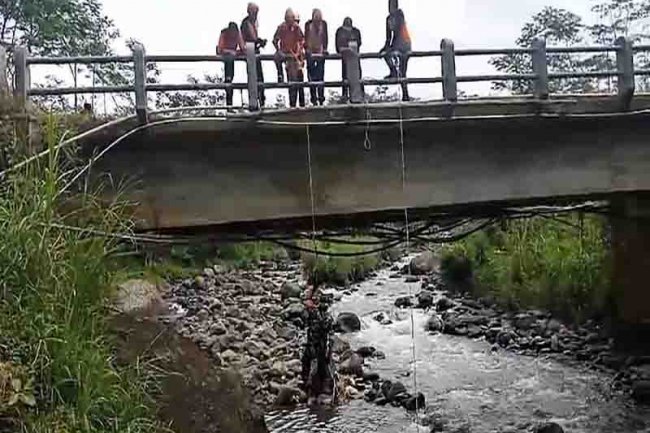 Babinsa Koramil 04/Karangkobar Berikan Pelatihan Relawan Forum Destana Karangkobar