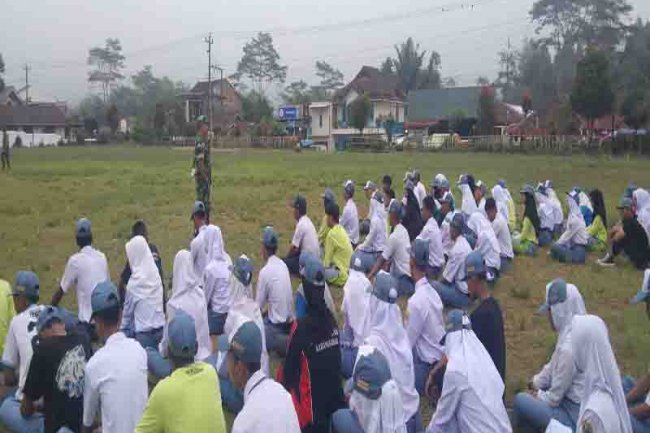 Babinsa Seleksi Calon Anggota Paskibra Siswa Siswi Tingkat SLTA Sekecamatan Karangkobar
