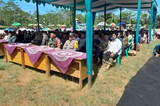 Babinsa Bersama Bhabinkamtibmas Hadiri Pengajian Akbar Dalam Rangka Haul Dusun Galaran Dan Binangun