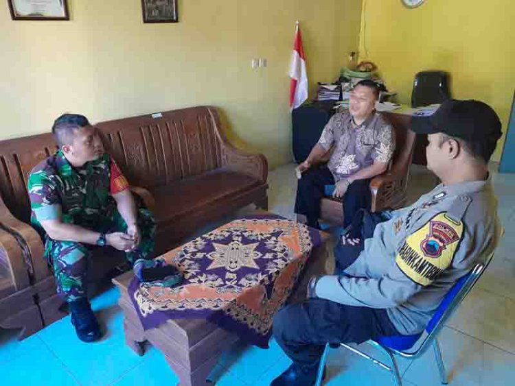 Babinsa Bersama Bhabinkamtibmas Jalin Silaturahmi Dengan Kades Dan Perangkat Desa Paweden