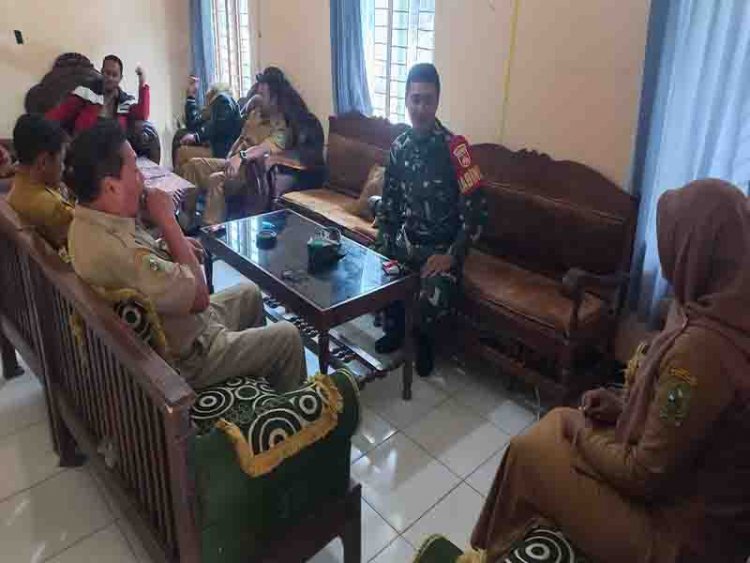 Sebagai Babinsa Baru Koramil 04/Karangkobar Koptu Sidik Laksanakan Perkenalan Diri Dengan Kades Dan Perangkat