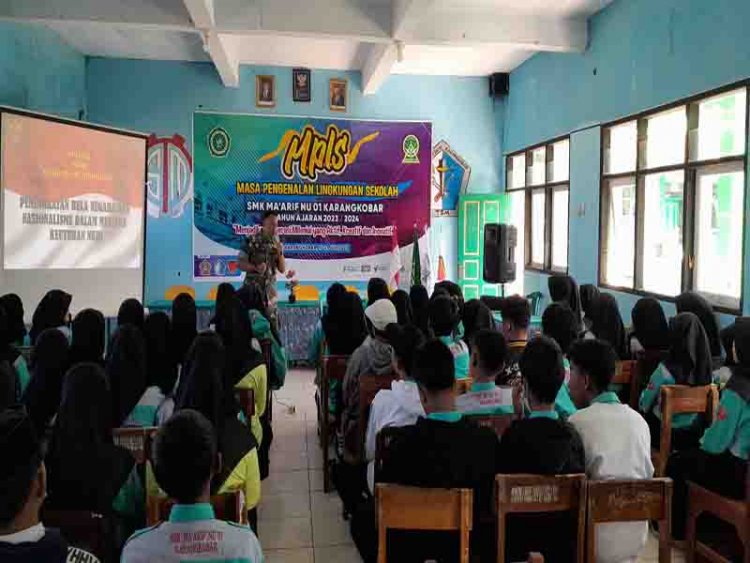 Menanamian Jiwa Bela Negara Serma Sujatnoto Berikan Materi Wasbang Di SMK Ma arif Karangkobar
