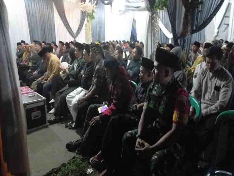Danramil Bersama Forkopincam Hadiri Pengajian Tasakuran Resepsi Pernikahan Putra Kades Gumelar