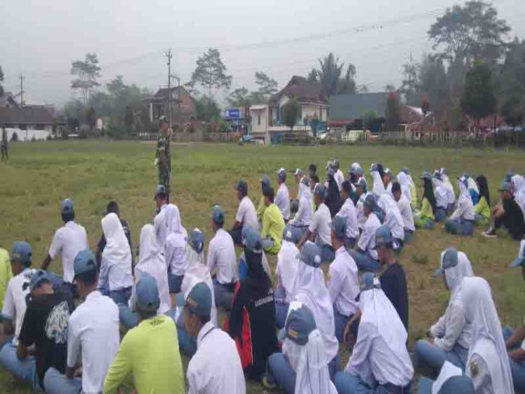 Babinsa Seleksi Calon Anggota Paskibra Siswa Siswi Tingkat SLTA Sekecamatan Karangkobar