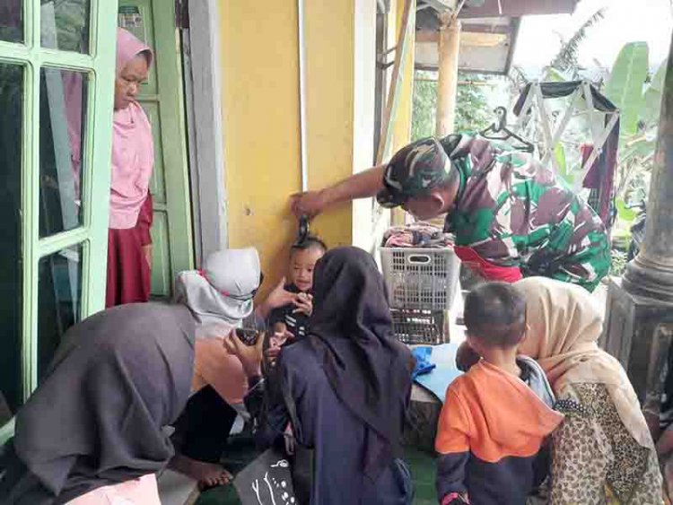 Wujudkan Balita Sehat Bebas Stunting Babinsa Koramil 04/Karangkobar Giat Pendampingan Posyandu Balita