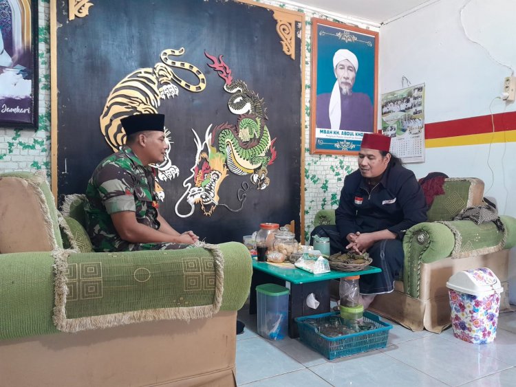 Jalin Sulaturahmi Babinsa Koramil 04/Karangkobar Komsos Dengan Pengasuh PP Rogo Jembangan