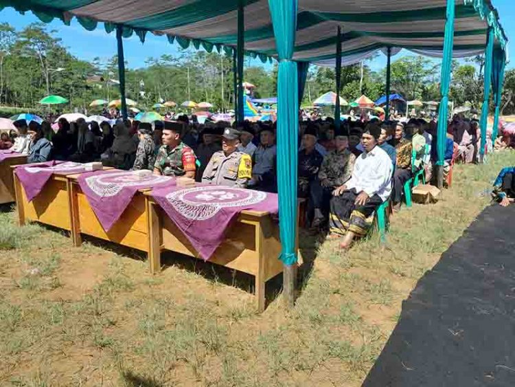 Babinsa Bersama Bhabinkamtibmas Hadiri Pengajian Akbar Dalam Rangka Haul Dusun Galaran Dan Binangun