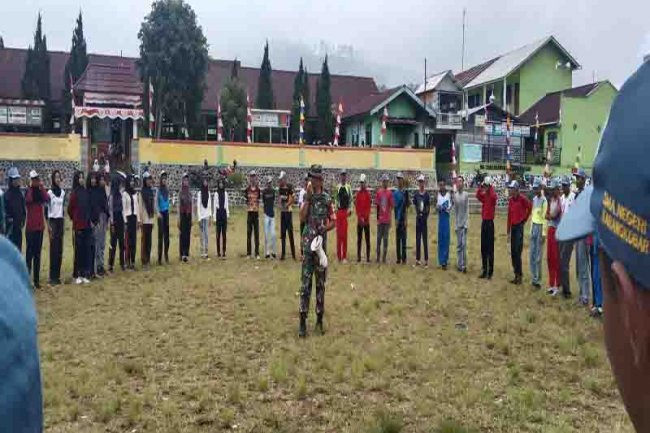 Babinsa Koramil 04/Karangkobar  Karangkobar Latih Paskibraka Tingkat Kecamatan