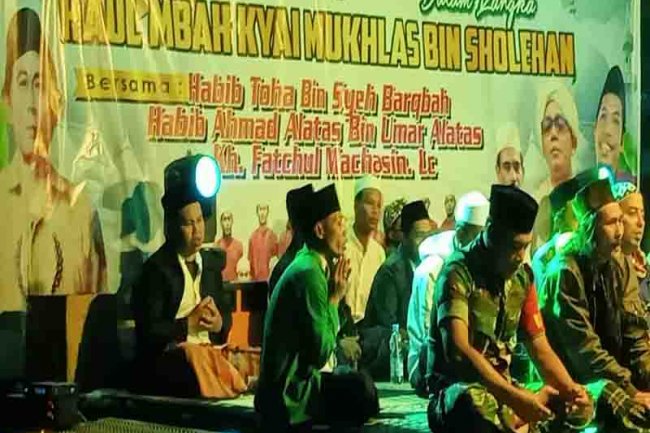 Mewakili Danramil Babinsa Koramil 04/Karangkobar Hadiri Karangkobar Bersholawat