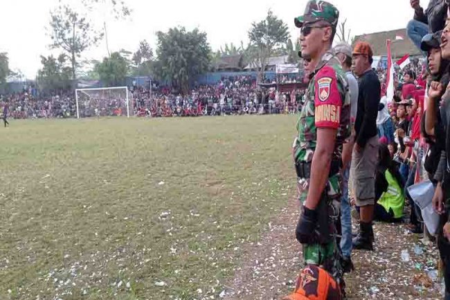 Danramil 04/Karangkobar Bersama Forkopincam Menghadiri Penutupan Turnamen Sepak Porcam Cup