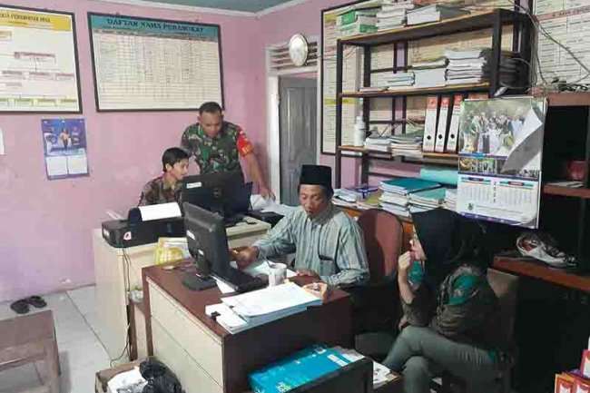 Perbaharui Data Wilayah, Babinsa Melaksanakan Puldata Ter di Kantor Desa Binangun 