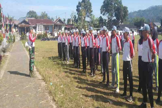 Danramil Bersama Babinsa Dan Bhabinkamtibmas Pantau Latihan Dan Berikan Motifasi Paskibra