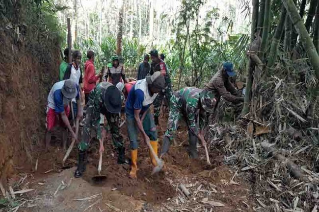 Hari Pertama Pra TMMD Sengkuyung Tahap lll Kodim 0704/Banjarnegara Warga Setempat Sambut Dengan Antusias
