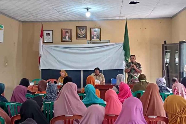 Peduli Kesehatan Warganya Terutama Lansia Danramil 04/Karangkobar Berikan Motifasi Pada Posyandu Lansia