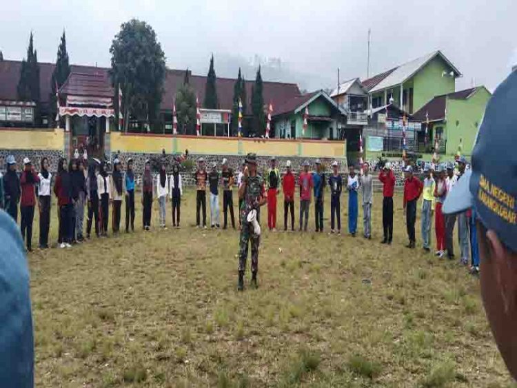 Babinsa Koramil 04/Karangkobar  Karangkobar Latih Paskibraka Tingkat Kecamatan