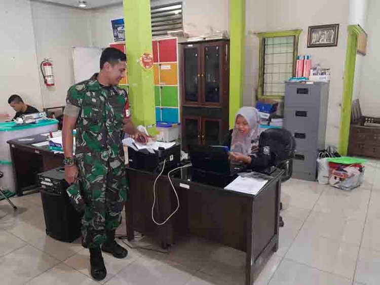 Babinsa Koramil 04/Karangkobar Giat Komsos Puldata Ter Bersama Perangkat Desa