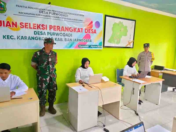Mewakili Danramil Sertu Heru Karmanto Pantau Langsung Ujian Bakal Calon Perangkat Desa Purwodadi