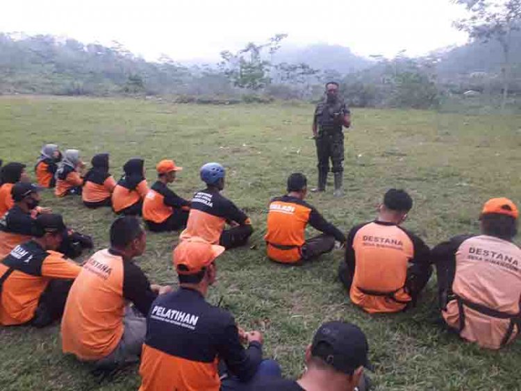 Danramil 04/Karangkobar Berikan  Motifasi Dan Semangat Pada Kegiatan Pelatihan Relawan