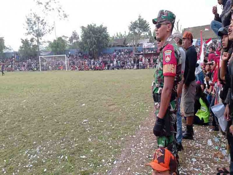 Danramil 04/Karangkobar Bersama Forkopincam Menghadiri Penutupan Turnamen Sepak Porcam Cup